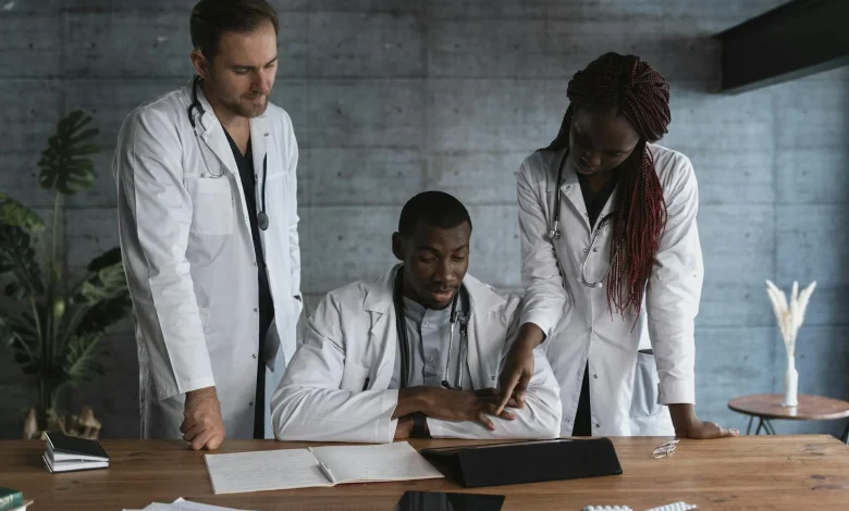 Healthcare team selecting appropriate mental status exam template for patients